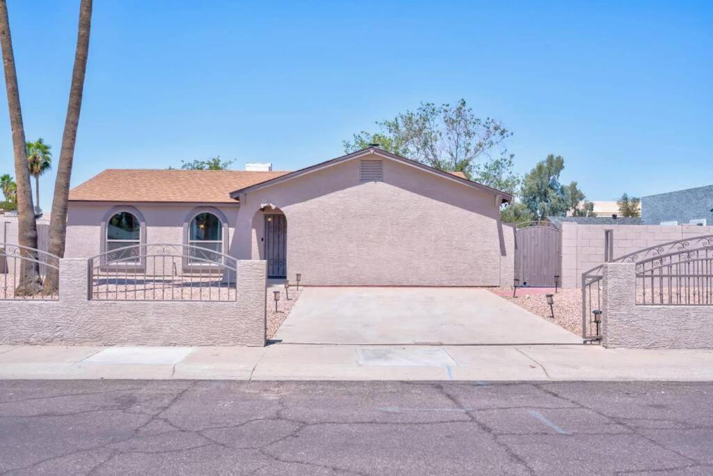 Fab Phx Getaway W/ Pool & Fire Pit Villa Phoenix Luaran gambar