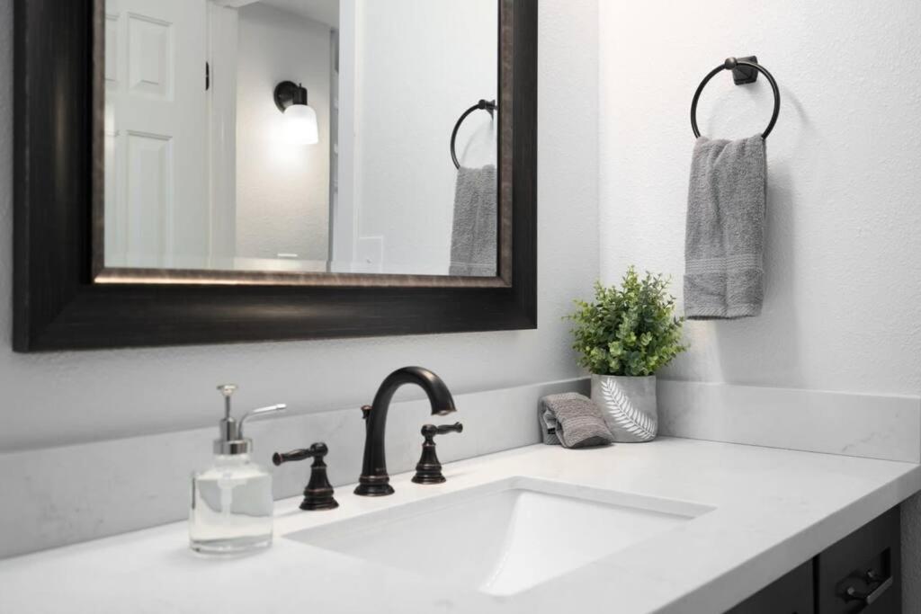 Fab Phx Getaway W/ Pool & Fire Pit Villa Phoenix Luaran gambar
